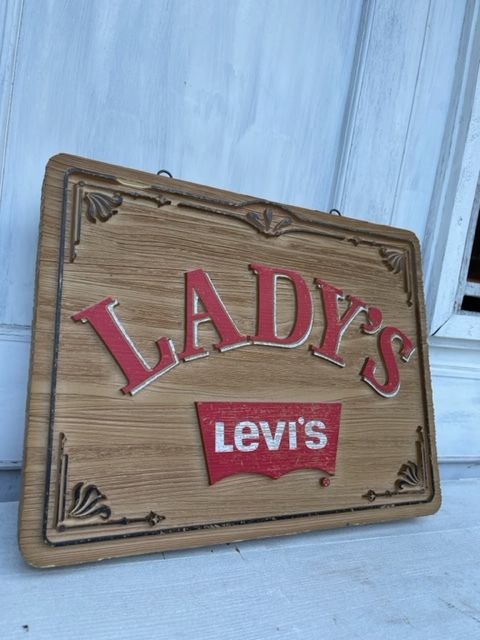 Levi's リーバイス看板 木製風 レトロ 店舗用 リーバイス 中古 Levi's リーバイス看板 木製風 レトロ 店舗用 リーバイス 中古