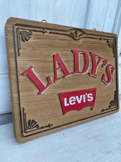 Levi's リーバイス看板 木製風 レトロ 店舗用 リーバイス 中古 Levi's リーバイス看板 木製風 レトロ 店舗用 リーバイス 中古