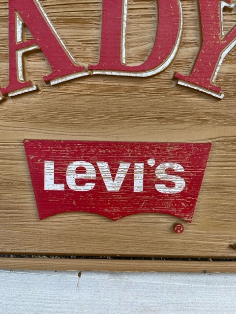 Levi's リーバイス看板 木製風 レトロ 店舗用 リーバイス 中古 Levi's リーバイス看板 木製風 レトロ 店舗用 リーバイス 中古
