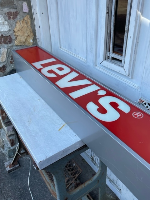 Levi's リーバイス 看板 店舗用 リーバイス 中古品 年代物 希少 Levi's リーバイス 看板 店舗用 リーバイス 中古品 年代物 希少