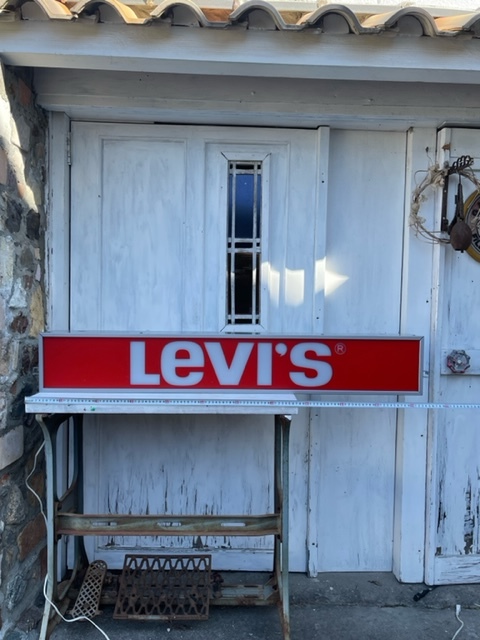 Levi's リーバイス 看板 店舗用 リーバイス 中古品 年代物 希少 Levi's リーバイス 看板 店舗用 リーバイス 中古品 年代物 希少