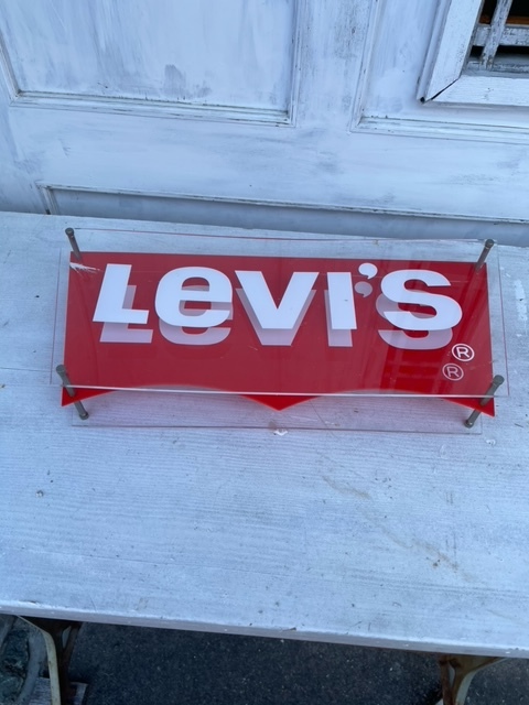 Levi's リーバイス 看板 店舗用 リーバイス 中古品 年代物 レア 送料無料 アンティーク雑貨 バットウイング ディスプレイ インテリア Levi's リーバイス 看板 店舗用 リーバイス 中古品 年代物 レア 送料無料 アンティーク雑貨 バットウイング ディスプレイ インテリア