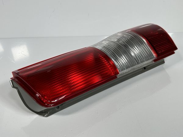 美品/破損なし タウンエース ライトエース バン S402M 純正 右テールランプ テールライト RH 81550-BZ120 81551-BZ100 220-17042 管理19302_画像3