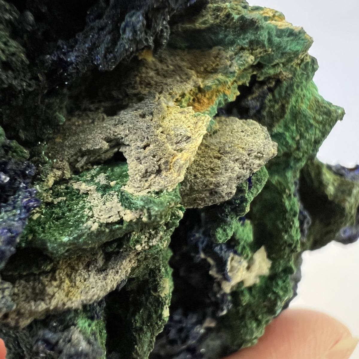 【E21998】マラカイトを伴うアジュライト アジュライト 藍銅鉱 岩絵の具 マラカイト Azurite 天然石 原石 鉱物 パワ