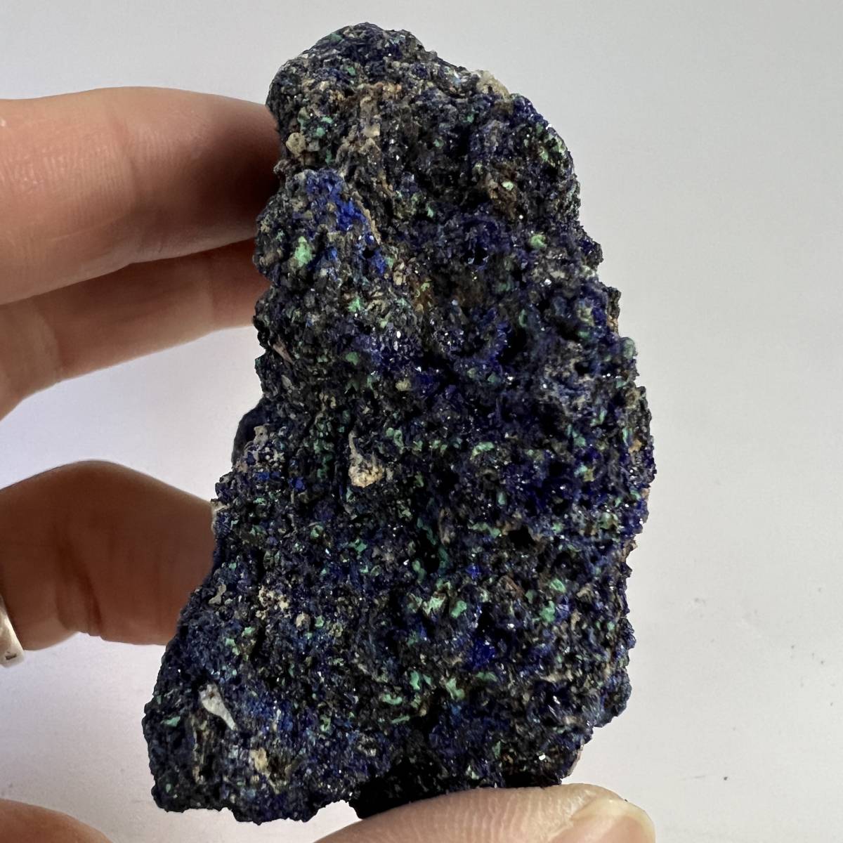 【E22025】マラカイトを伴うアジュライト アジュライト 藍銅鉱 岩絵の具 マラカイト Azurite 天然石 原石 鉱物 パワ
