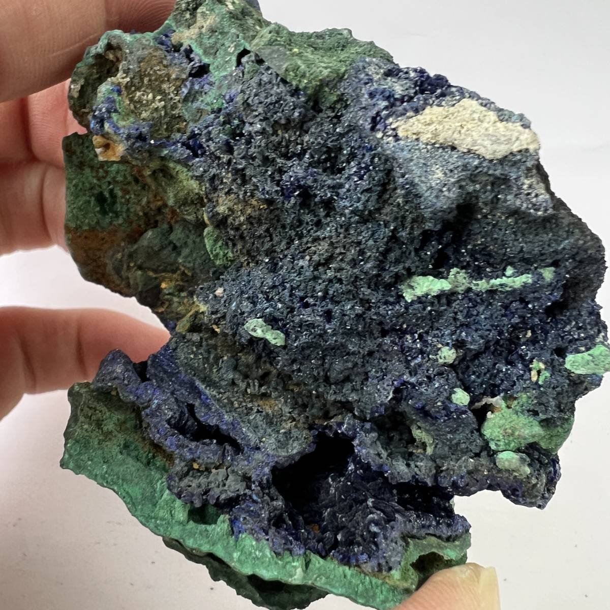 【E22020】マラカイトを伴うアジュライト アジュライト 藍銅鉱 岩絵の具 マラカイト Azurite 天然石 原石 鉱物 パワ