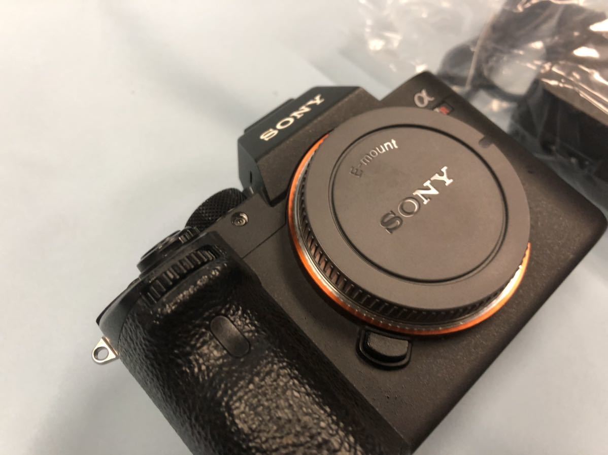 美品 ソニー SONY フルサイズミラーレス一眼 α7RM3 ボディ ILCE-7RM3