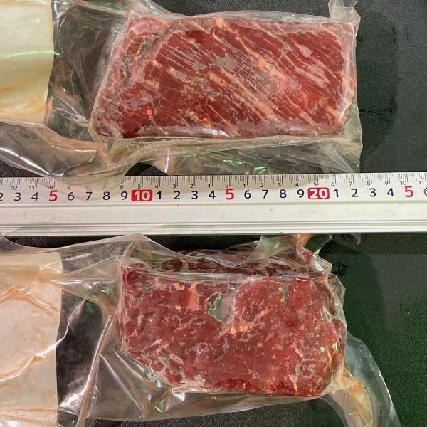 ★特選！「冷凍ナガス鯨 赤身肉（刺身用）」約1kg (約250ｇx4パック) 新鮮なナガス鯨 赤身肉！10kgまで送料一律でお届けします！_画像3