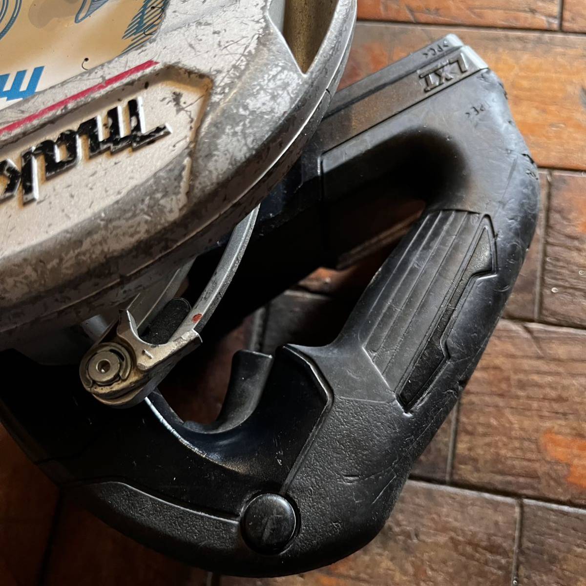 新品鮫肌付き 中古 マキタ makita 18v 165mm 充電式マルノコ 新品鮫肌付き 中古 マキタ makita 18v 165mm 充電式マルノコ