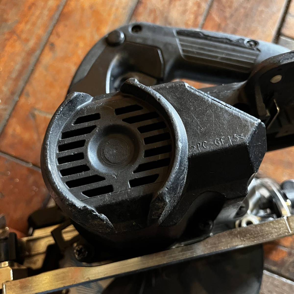 新品鮫肌付き 中古 マキタ makita 18v 165mm 充電式マルノコ 新品鮫肌付き 中古 マキタ makita 18v 165mm 充電式マルノコ