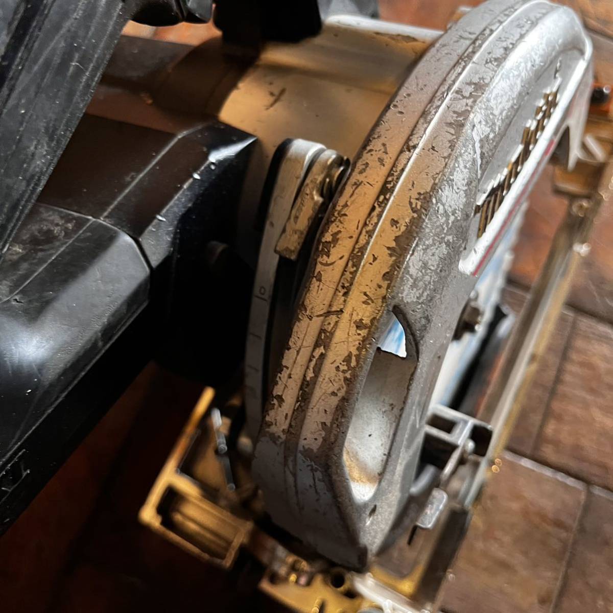 新品鮫肌付き 中古 マキタ makita 18v 165mm 充電式マルノコ 新品鮫肌付き 中古 マキタ makita 18v 165mm 充電式マルノコ