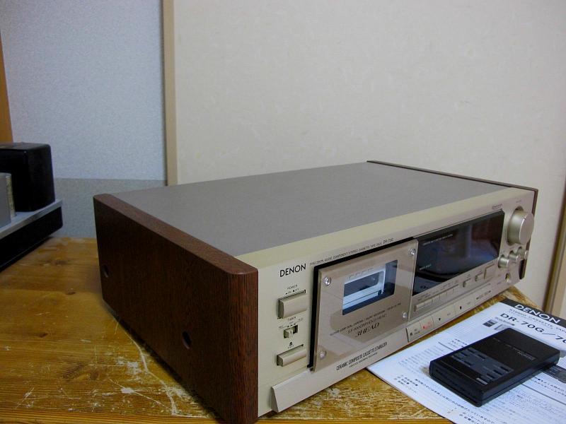 DENON的3頭磁帶卡座，DR-70G。手動遙控器 原文:DENONの3ヘッドカセットデッキ、DR-70G.取説リモコン付きです