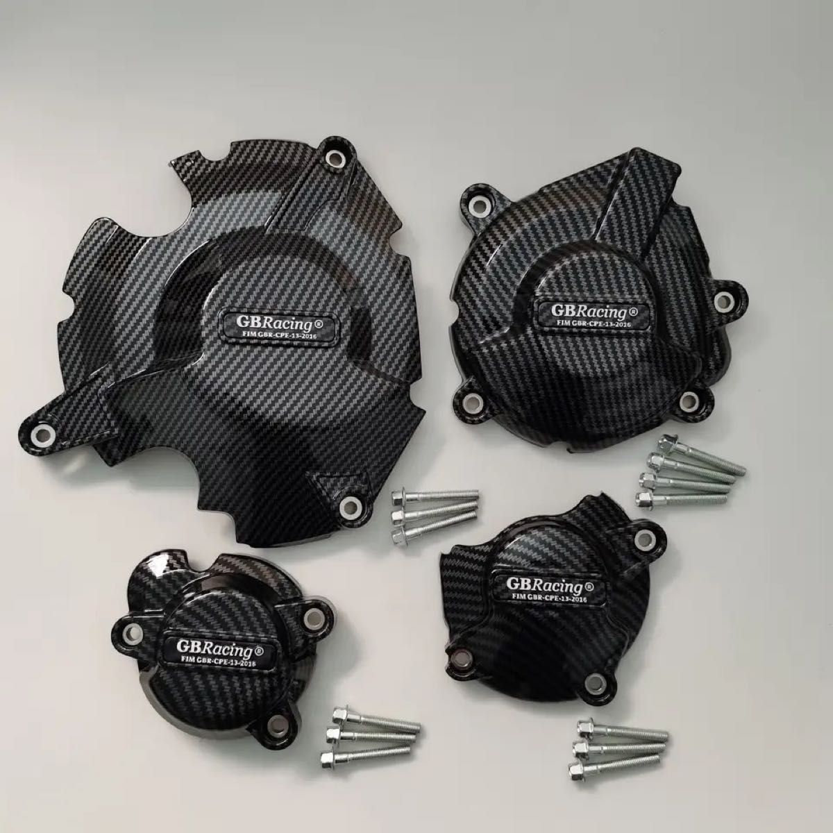 GB racing風 カーボン柄エンジンカバー GSX-S750 L7-M2 GSX-R600 GB racing風 カーボン柄エンジンカバー GSX-S750 L7-M2 GSX-R600