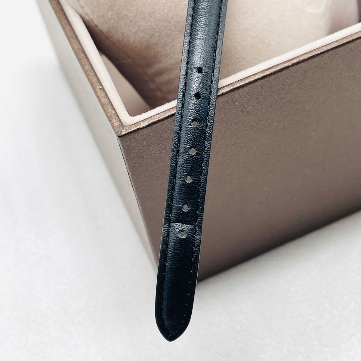 GUCCI グッチ 腕時計 時計 レディース ブラック ゴールド スイス GUCCI グッチ 腕時計 時計 レディース ブラック ゴールド スイス