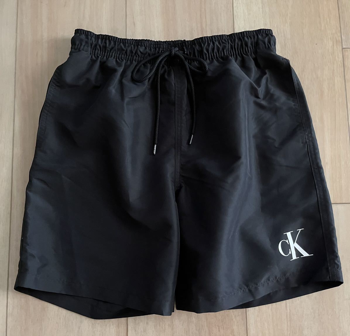 【送料無料】新品■Calvin Klein カルバンクライン メンズ 水着 S サイズ ショートパンツ スイムウエアー 黒_画像2