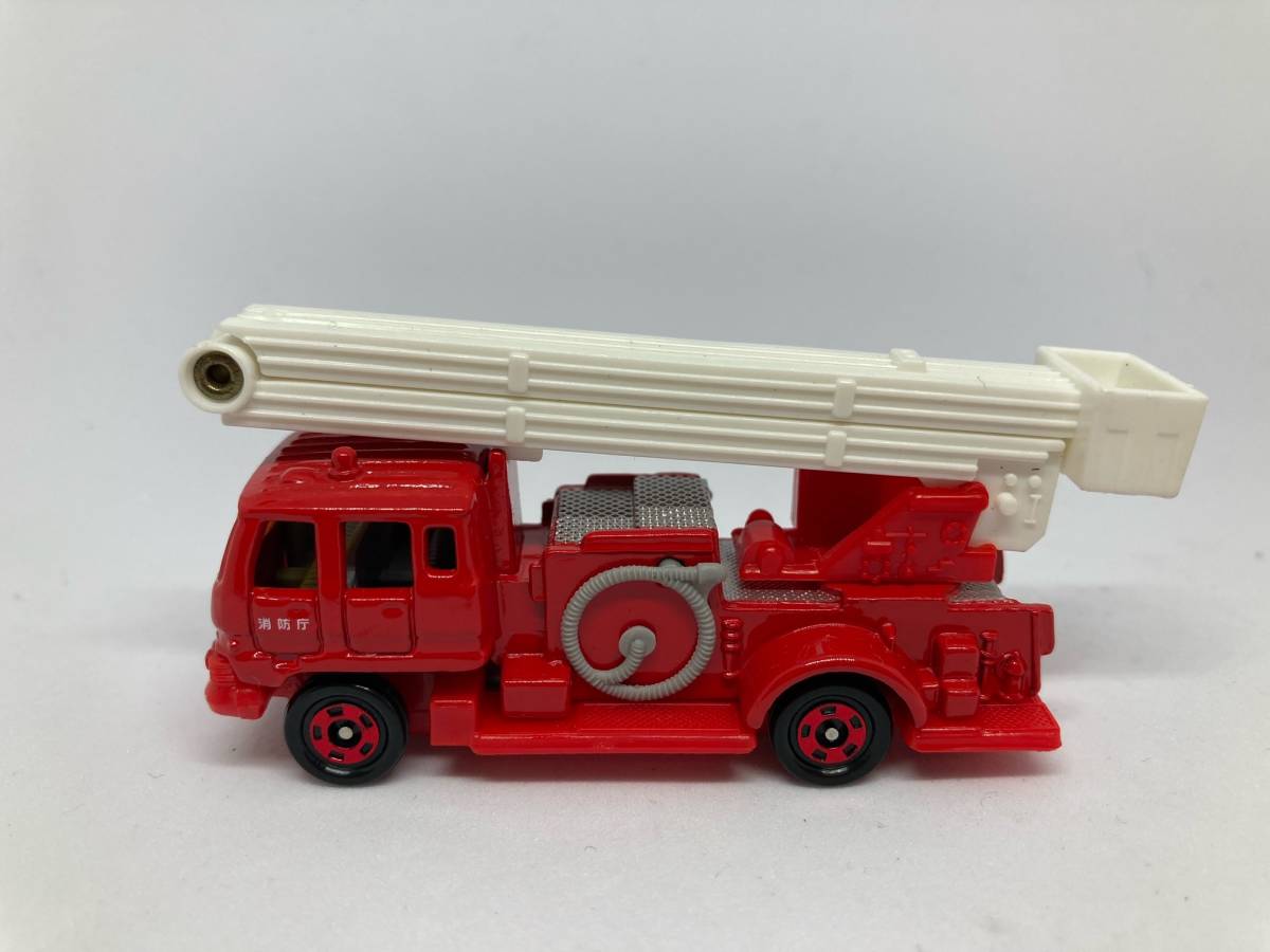 トミカ　消防車　NISSAN DIESEL・SNORKEL FIRE TRUCK いすゞ_画像6