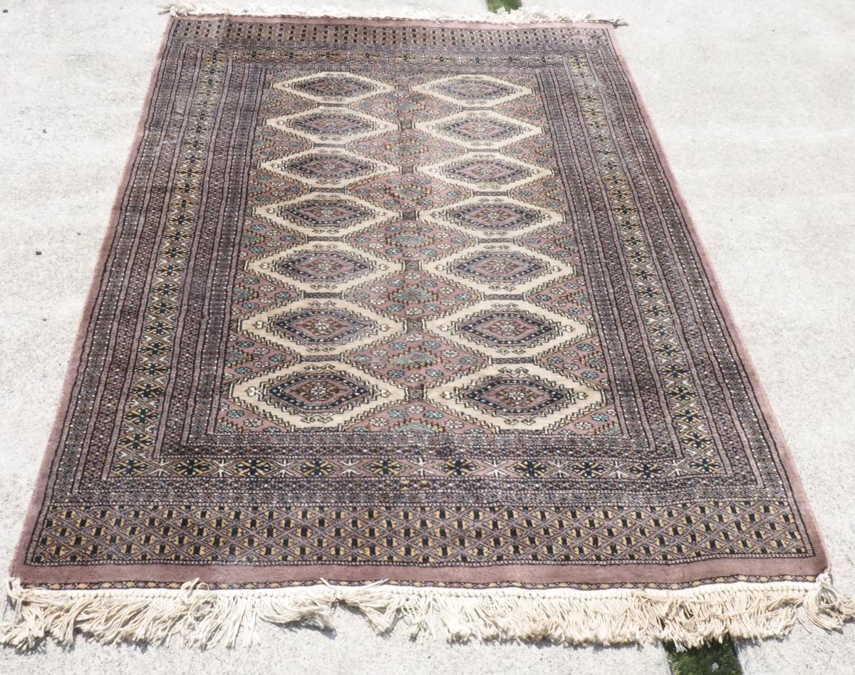 ビンテージ パキスタン手織り絨毯 ウール 1980年代 パキスタン絨毯特有の伝統的な幾何学模様が美しい一品！幅124cm 縦197cm HKS508_画像1
