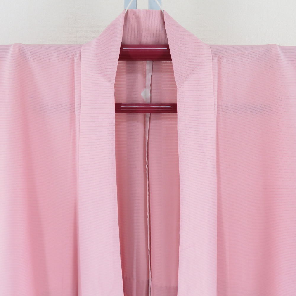 夏着物 単衣 絽 バチ衿 正絹 色無地 ピンク色 一つ紋入り 夏用 仕立て上がり 身丈152cm 美品_画像9