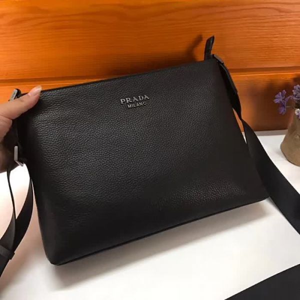 ★新品PRADA Prada男士單肩包斜黑色皮革★ 原文:★新品　PRADA　プラダ　メンズ　ショルダーバッグ　斜め掛け　ブラック　レザー★