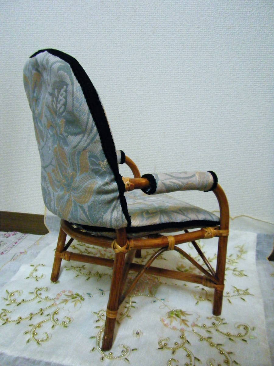 ◆ドール用椅子＊ラタン＊クッションカバー付き・籐椅子＊(約)高さ40cm×幅26cm×奥行26cm_画像3
