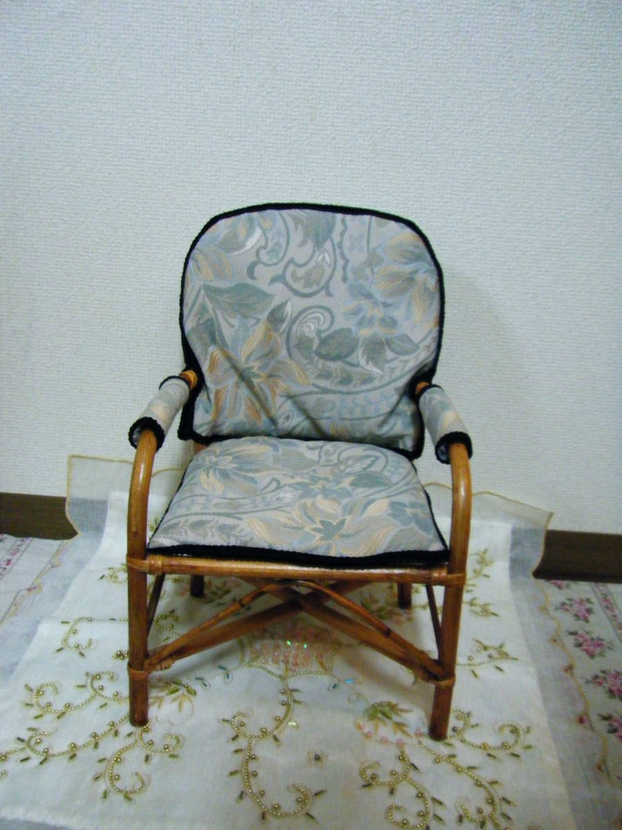 ◆ドール用椅子＊ラタン＊クッションカバー付き・籐椅子＊(約)高さ40cm×幅26cm×奥行26cm_画像2