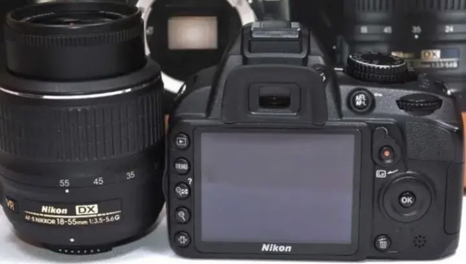 極美品 Nikon D3100 スマホ転送OK&即日発送 ガイド機能つきカメラ