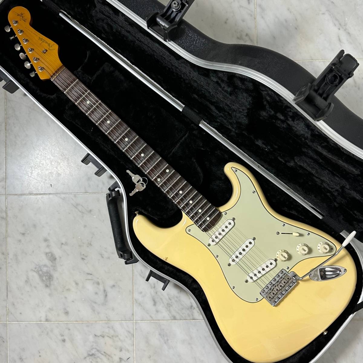 超希少 CUSTOM EDITION Fender Japan ST62-140YM Stratocaster Yngwie