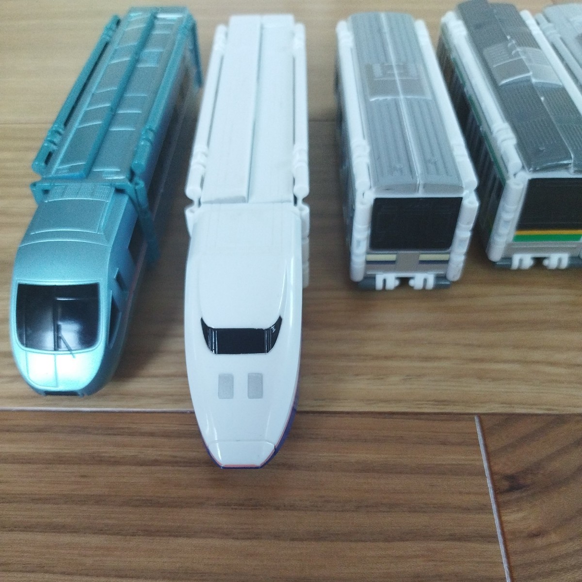 ぺ*ん様 新品未開封 VooV ブーブ 7点セット VooV(ブーブ) 変身新幹線&変身電車 7本セット|Yahoo!フリマ