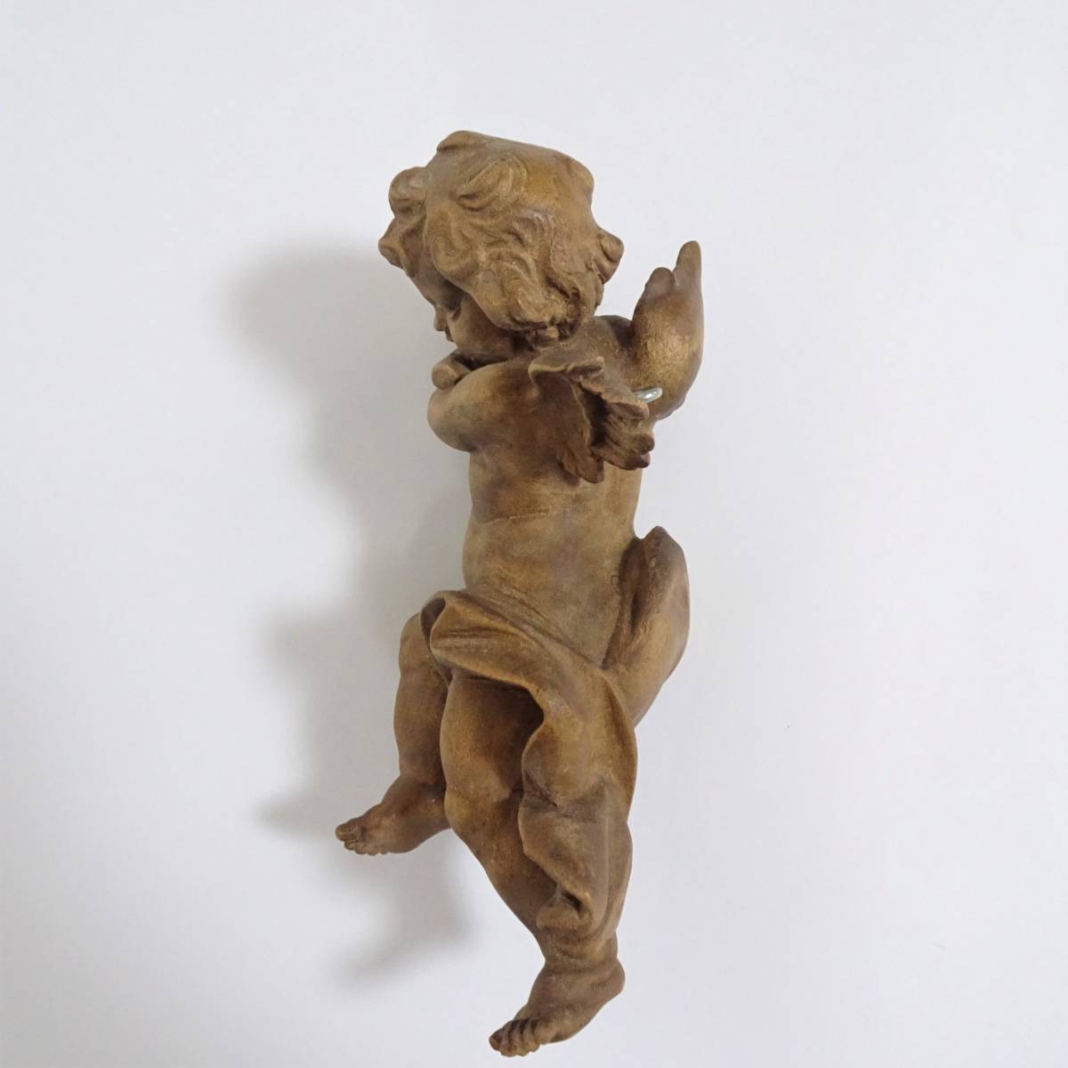 古いエンジェル 笛を吹く天使 木製 壁掛け 木製彫刻 ビンテージ インテリア小物 フック付き 約18cm _画像6
