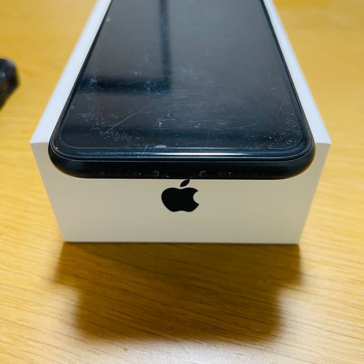 iPhone XR 128GB SIMフリー Apple スペースグレイ 本体 箱 UAGの