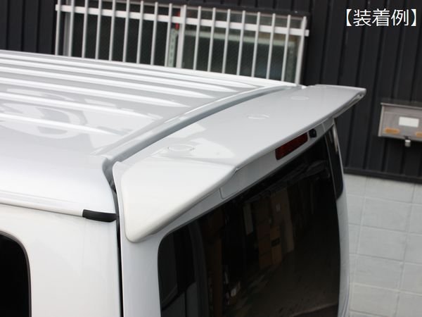 SALE ハイエース リアゲートスポイラー 未塗装 ナロー 純正タイプ 200系（S-GL DX 1型 2型 3型 4型 5型 6型 7型）_塗装済商品装着イメージ