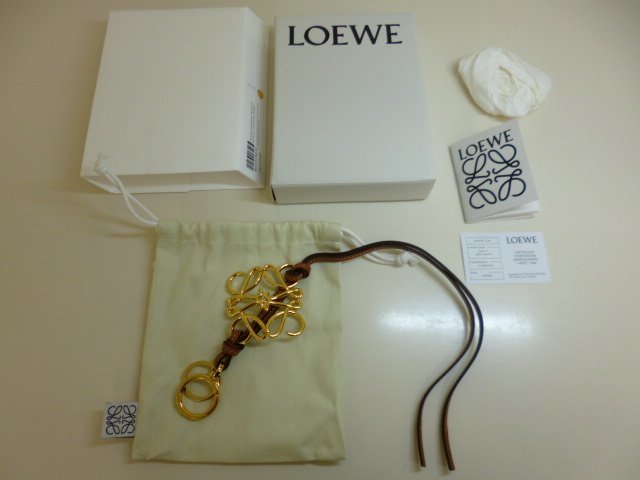 ロエベ アナグラム キーホルダー キーリング ゴールド タン レザー カーフ チャーム ストラップ C821232X01 LOEWE　★送料無料★_画像1