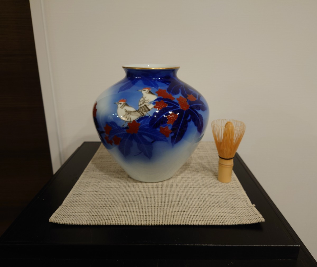 オールド香蘭社 染錦 柏小鳥画 花瓶 壷 有田焼 高約20cmの画像1