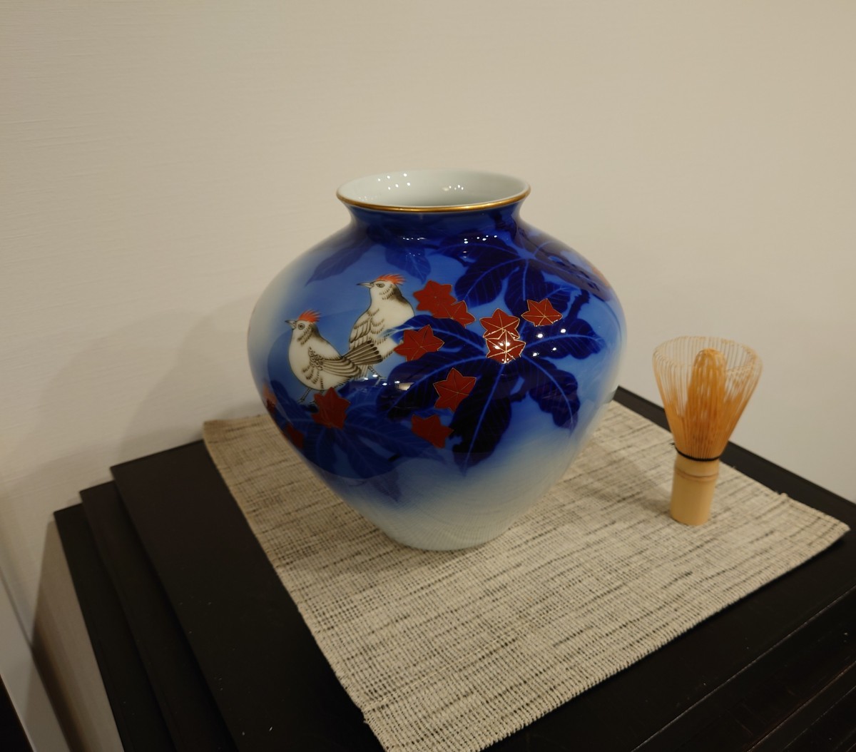 オールド香蘭社 染錦 柏小鳥画 花瓶 壷 有田焼 高約20cmの画像2