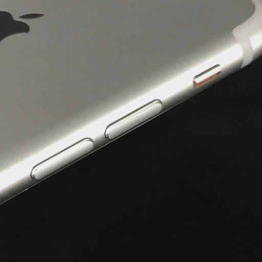 1円docomo Apple iPhone7 32GB シルバーMNCF2J/A スマホ本体利用制限〇
