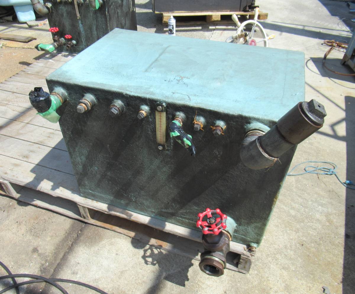 油圧オイルタンク 約80cm×約50cm×約60cm 約240L FRPで保護 ※福山通運営業所どめ 中古