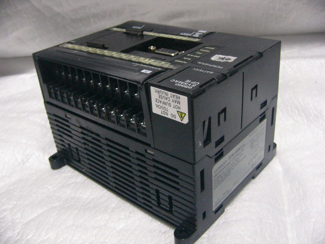 ★未使用に近い★ OMRON PLC CP1E-N30DT-A 通信アダプタ装着 30点入出力CPU装置_画像3