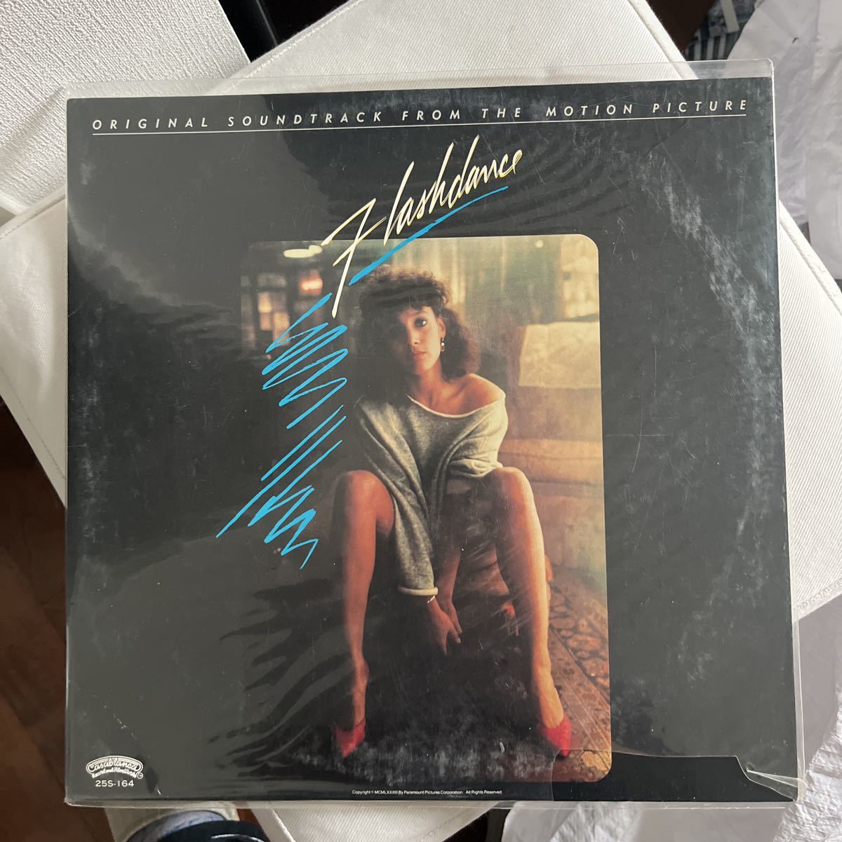1983年作品フラッシュダンス　送料無料　サントラ盤　最高綺麗盤　ヴィンテージレコード　オールドレコード　インタレスティング　送料無料_画像1