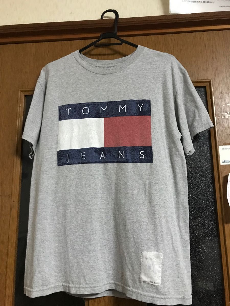 ブランド　最終値下げ　TOMMY  JEANS(トミージーンズ)  男性用  Mサイズ　半袖　グレー   