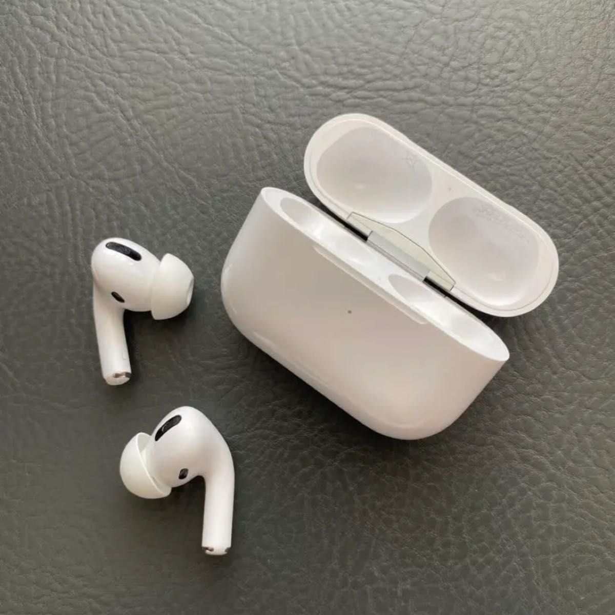 Lightning充電ケース付きAirPods（第3世代） - ヘッドフォン