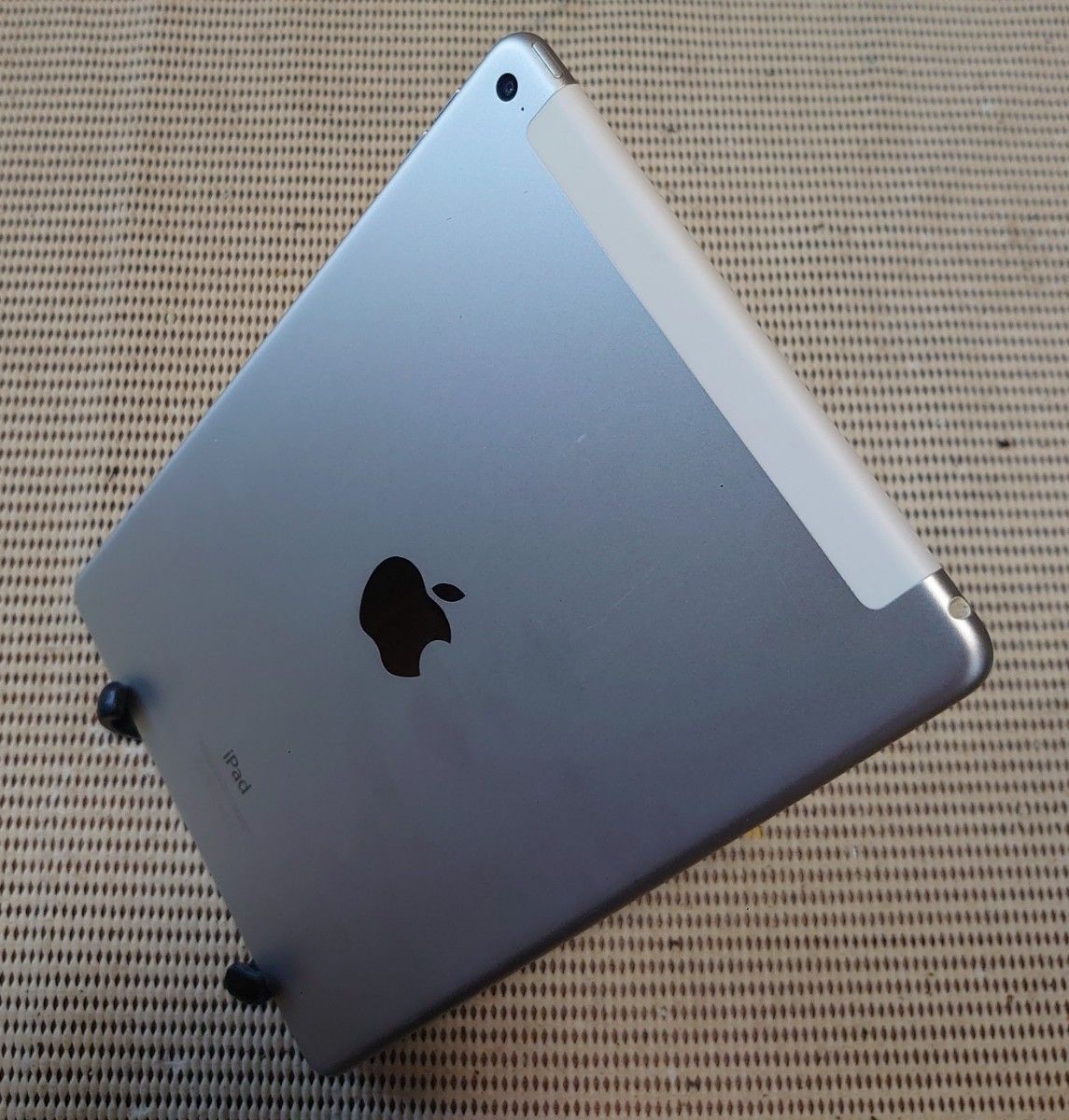 1084 完動品iPad Air2(A1567)本体16GBシルバー送料込｜PayPayフリマ