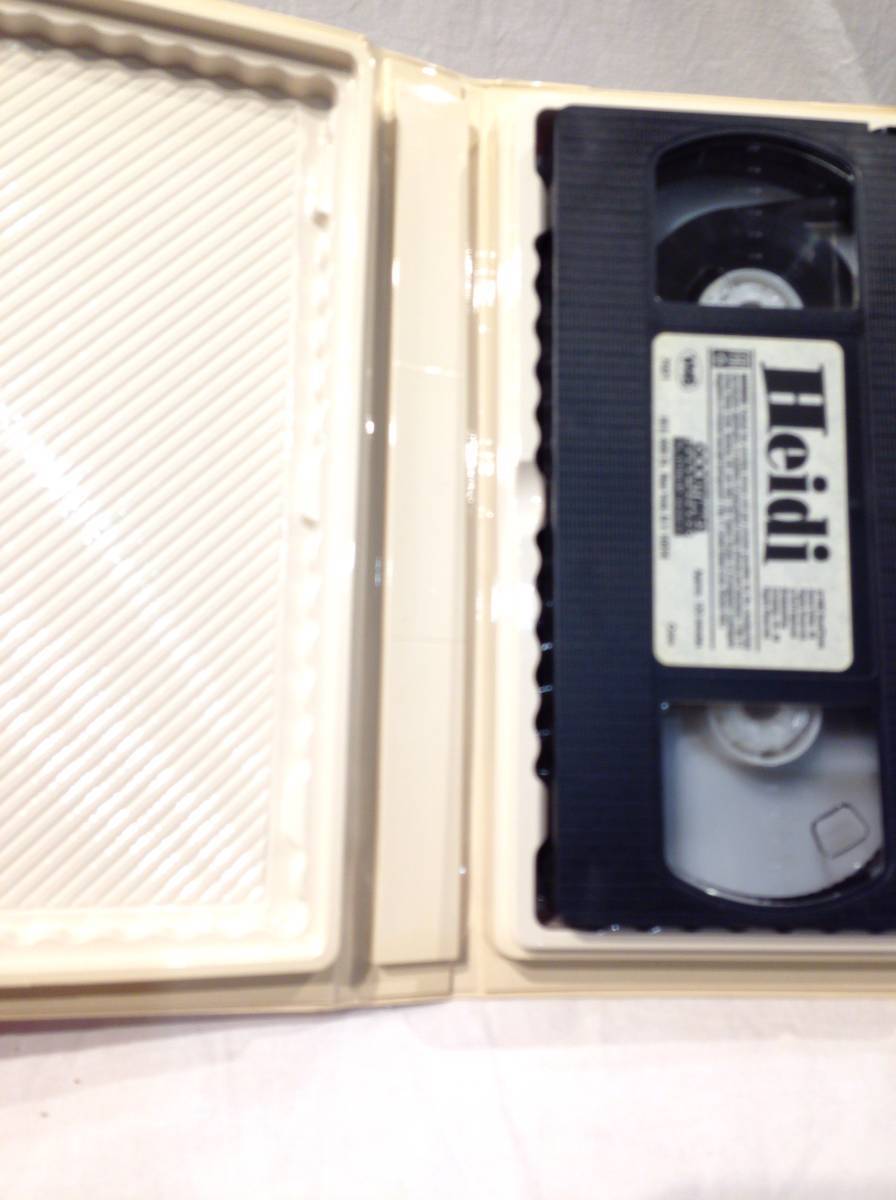 ★4568★送料込み★VHS　Heidi　979年ハイジVHS映画（NBCクラシック）プラチナシリーズ　ビデオテープ_画像2