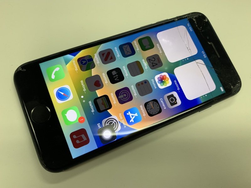 限定価格セール! ブラック 第2世代 iPhoneSE SIMフリー DQ285 64GB