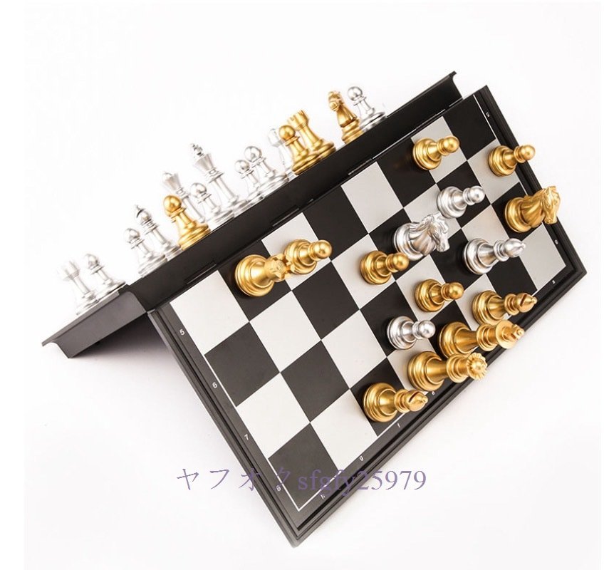 A723A☆新品チェスセット 駒とチェス盤 ゴールド＆シルバー チェスの駒 磁気ボード_画像4