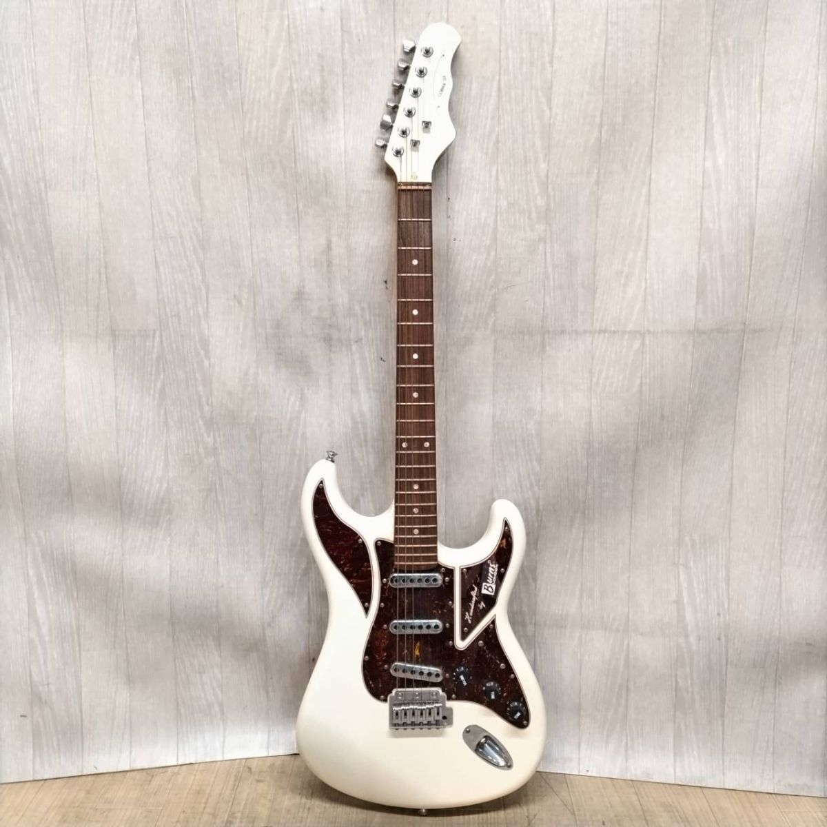 U639-SB1-417△ Burns LONDON バーンズ Cobra DX WH エレキギター