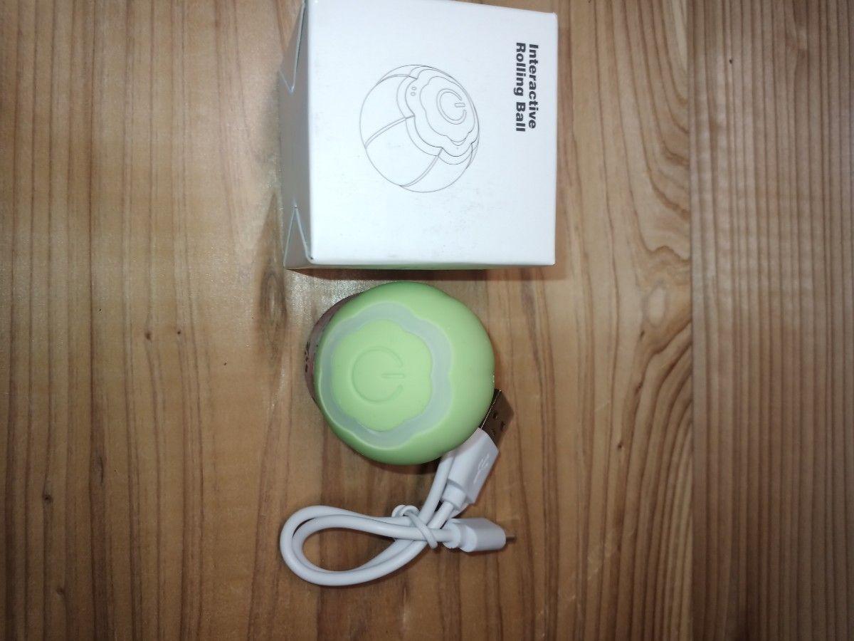 緑色　猫のおもちゃ　電動自動ボール　光るLED　回転　健康　コロコロ　　運動