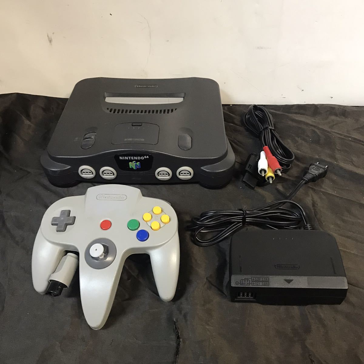 ニンテンドウ64本体 コントローラー アダプター AVケーブル セット メモリー拡張パック付き NINTENDO64 N64