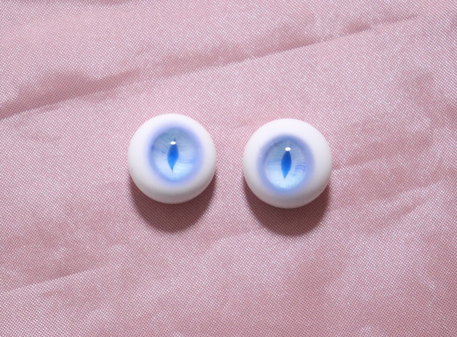 美品 【処分品】 SDサイズ ディーラー様製 グラスアイ 約14mm 水色系 猫目 アイ 美品 【処分品】 SDサイズ ディーラー様製 グラスアイ 約14mm 水色系 猫目 アイ