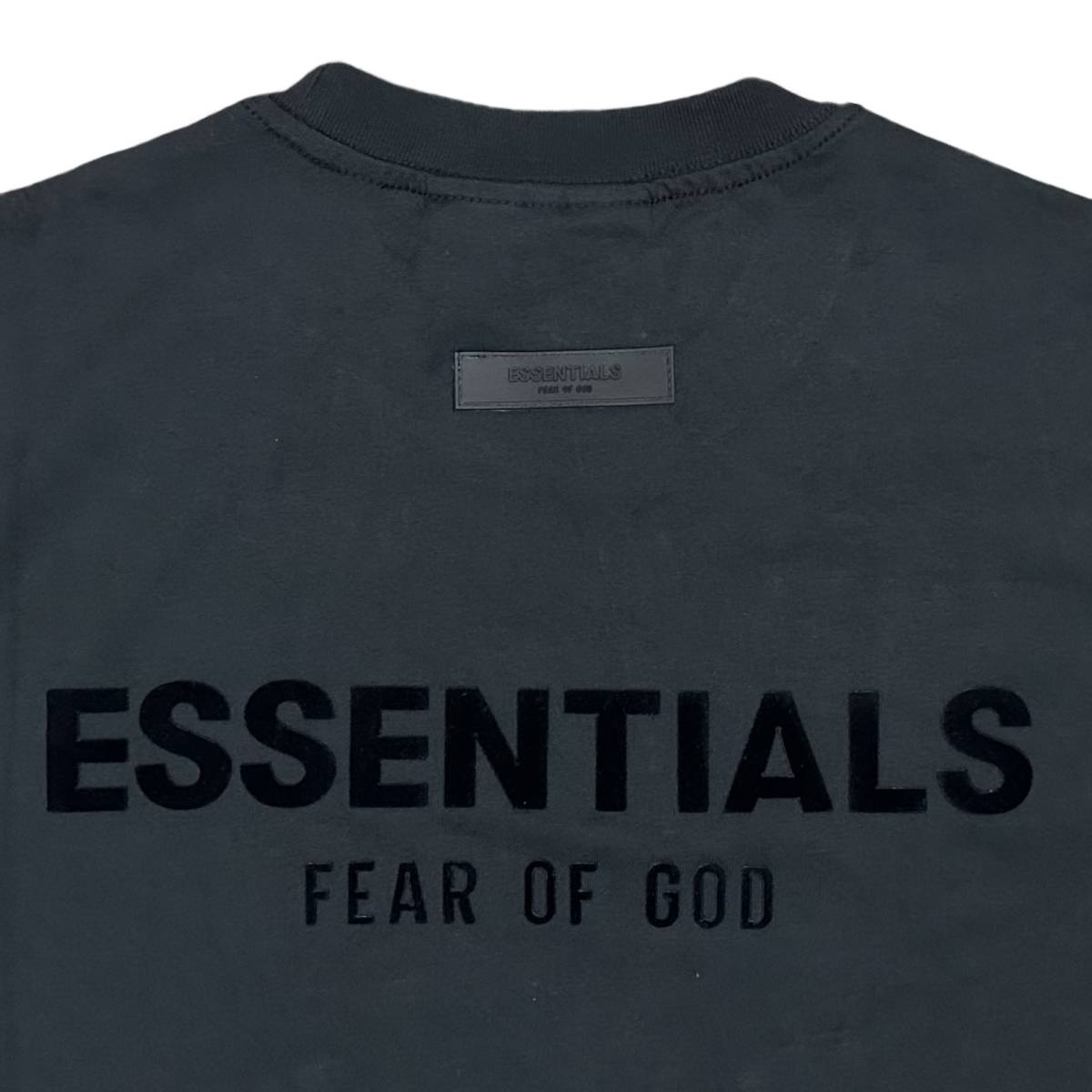 [並行輸入品] FEAR OF GOD FOG ESSETIALS エッセンシャルズ バックロゴ 半袖 Tシャツ (ブラック) (L)