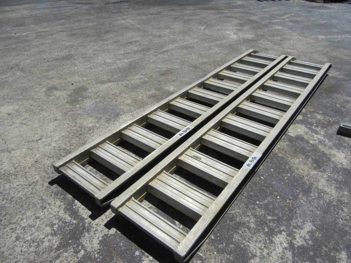  oil .N9070 aluminium bridge Velo 2 pcs set withstand load 3 ton day light PXF30-300-35 bend crack not equipped foot board loading out-of-service car heavy equipment agricultural machinery and equipment loading used 